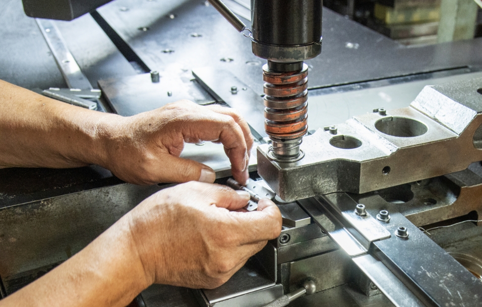 外形加工・穴あけ加工