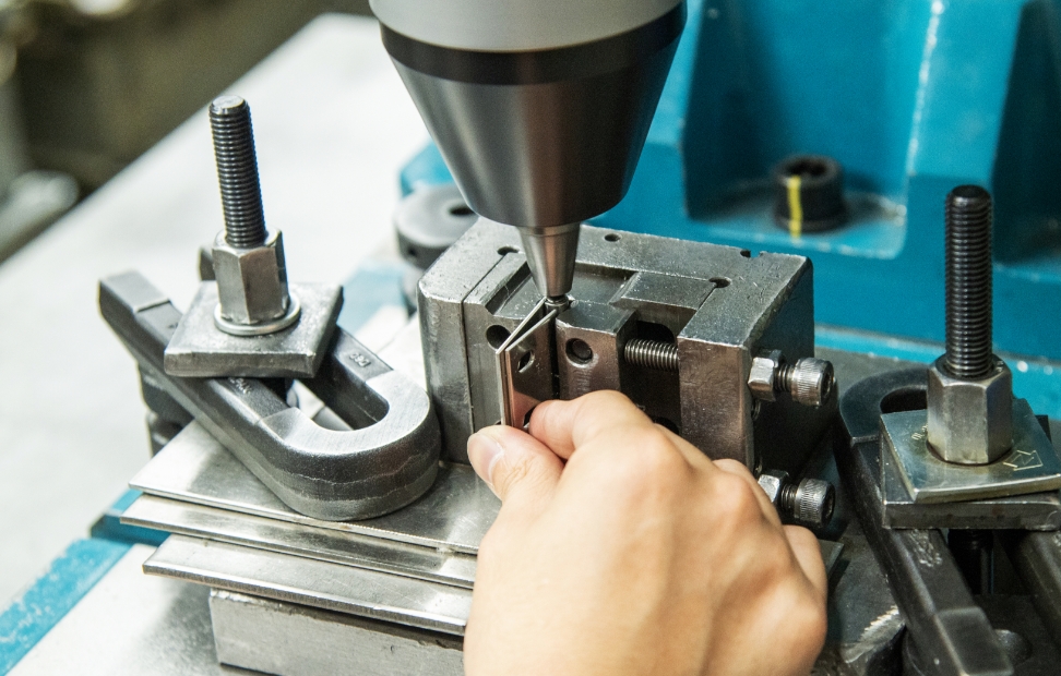 カシメ加工・溶接